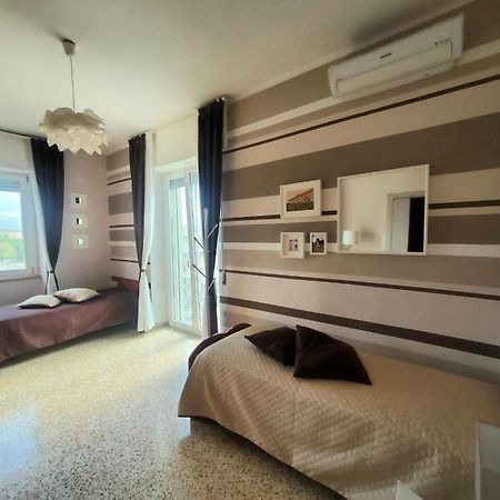 Apartamento La Casa Di Giulia Caserta Exterior foto