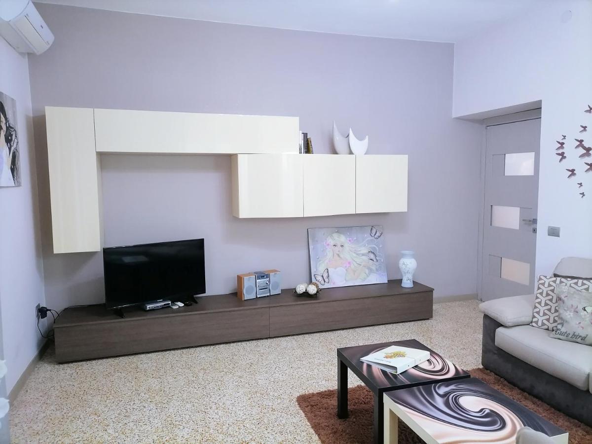 Apartamento La Casa Di Giulia Caserta Exterior foto