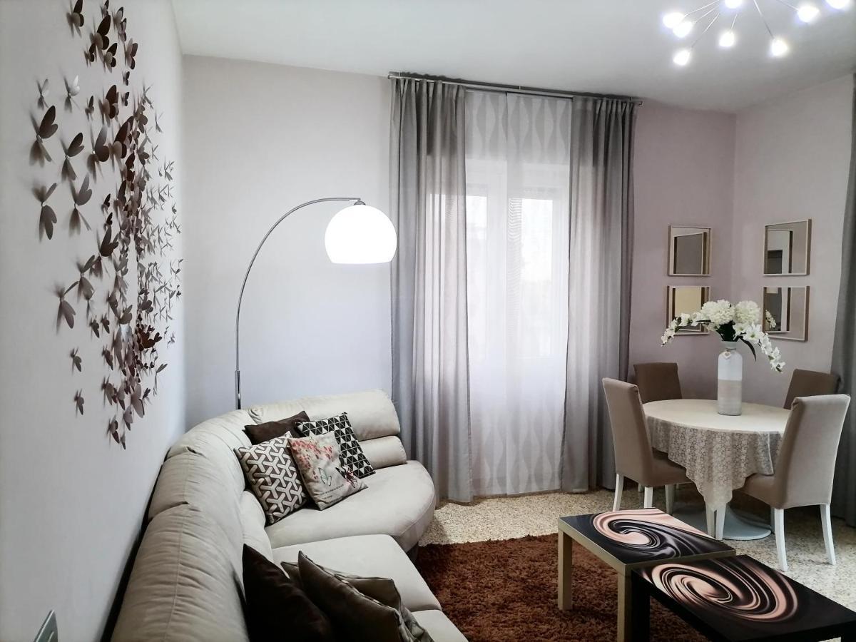 Apartamento La Casa Di Giulia Caserta Exterior foto