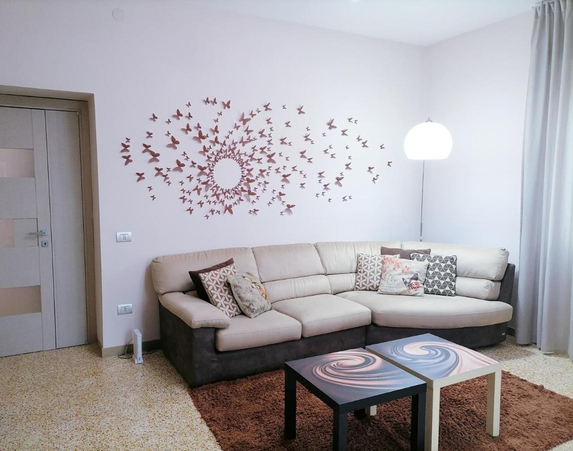 Apartamento La Casa Di Giulia Caserta Exterior foto